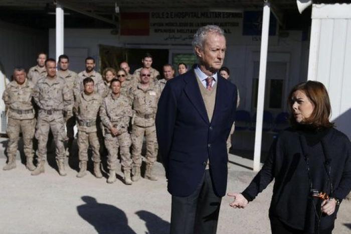 Santamaría sustituye a Rajoy en la visita navideña a las tropas en Afganistán (FOTOS)