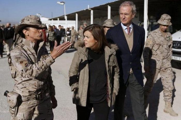 Santamaría sustituye a Rajoy en la visita navideña a las tropas en Afganistán (FOTOS)