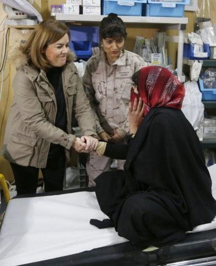 Santamaría sustituye a Rajoy en la visita navideña a las tropas en Afganistán (FOTOS)