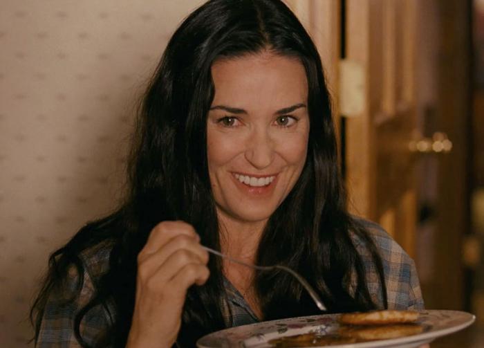 El pacto de Demi Moore con el diablo... ¿o con el cirujano?