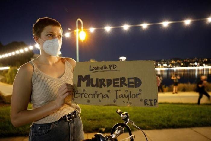 La inmunidad policial en la muerte de Breonna Taylor llena de rabia Louisville