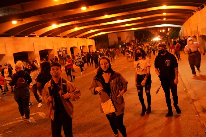 La inmunidad policial en la muerte de Breonna Taylor llena de rabia Louisville