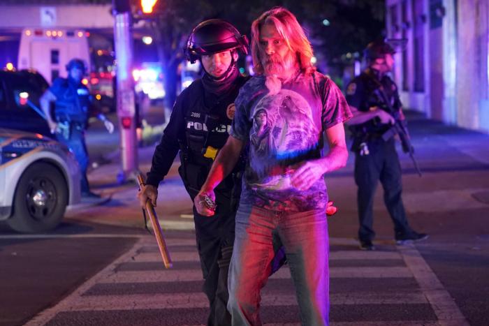 La inmunidad policial en la muerte de Breonna Taylor llena de rabia Louisville