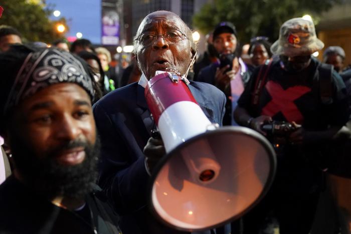 La inmunidad policial en la muerte de Breonna Taylor llena de rabia Louisville