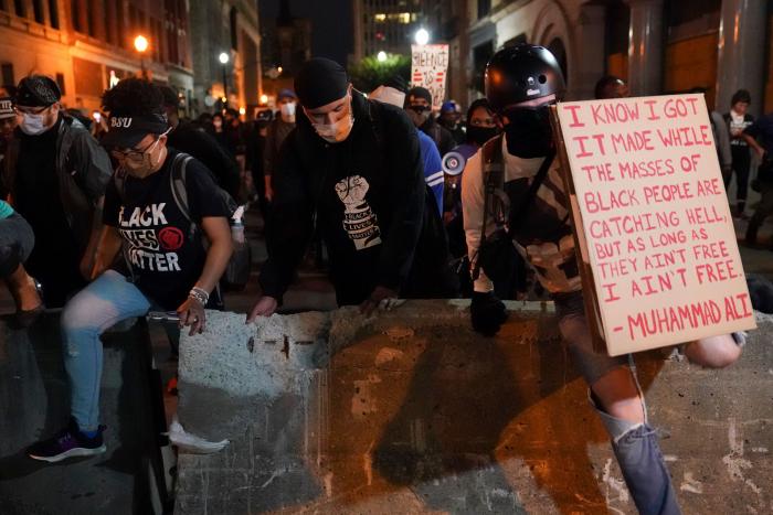 La inmunidad policial en la muerte de Breonna Taylor llena de rabia Louisville