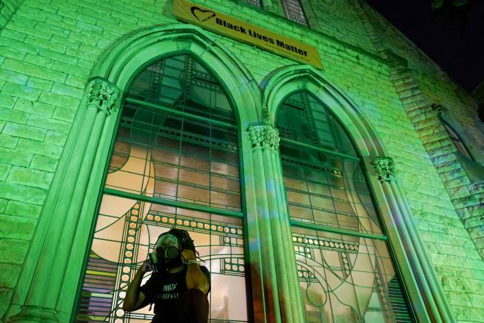 La inmunidad policial en la muerte de Breonna Taylor llena de rabia Louisville