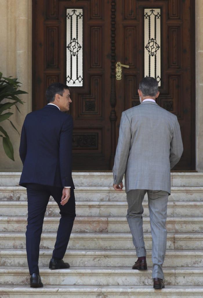 El corte de Pedro Sánchez a Piqueras en Informativos Telecinco tras esta pregunta sobre Felipe VI