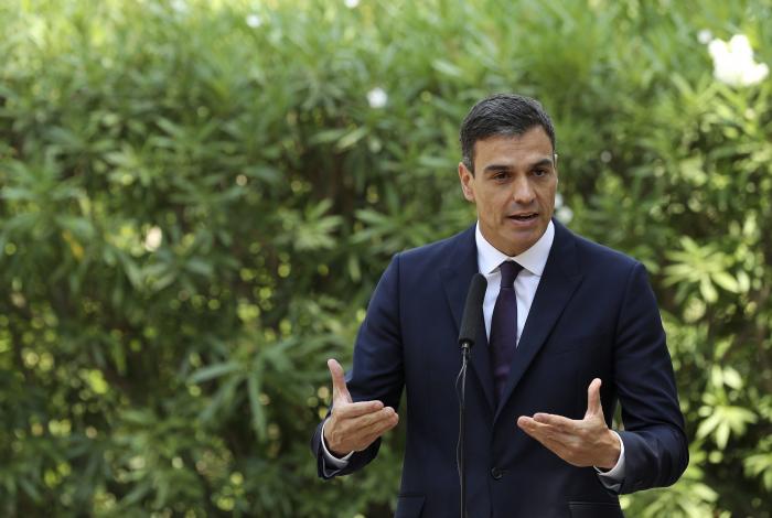 El corte de Pedro Sánchez a Piqueras en Informativos Telecinco tras esta pregunta sobre Felipe VI