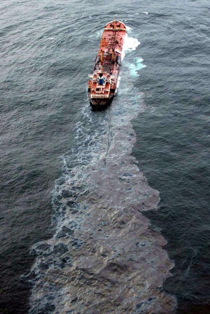 'Salvados' explica porqué no has visto a algunos políticos en su especial del Prestige