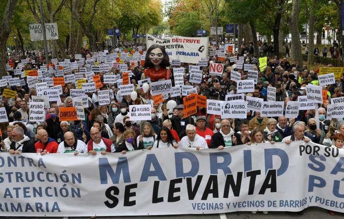 Rebelión contra el Colegio de Médicos de Madrid tras alinearse con Ayuso en la huelga