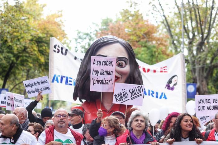 Rebelión contra el Colegio de Médicos de Madrid tras alinearse con Ayuso en la huelga