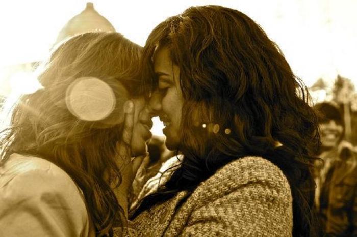 Un fotógrafo capta a gente besándose por ciudades de todo el mundo