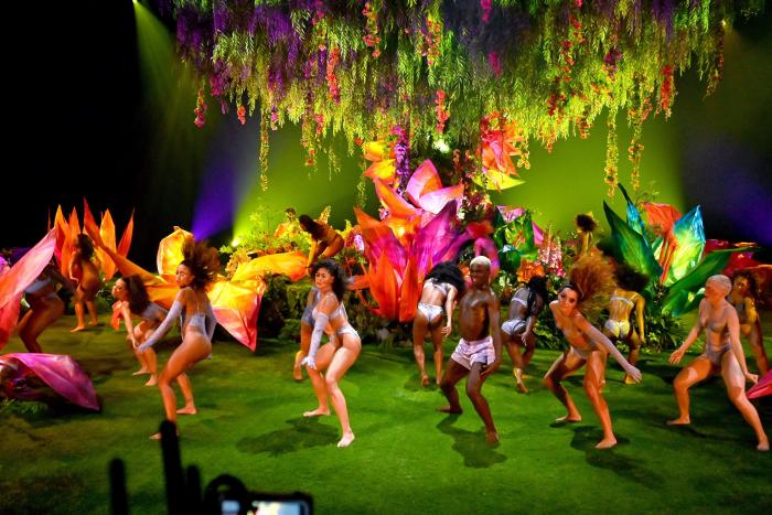 Rihanna se despide de Donald Trump con esta potente foto tirando la basura