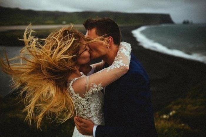 Lo que el viento se llevó no fue el amor: 23 fotos de boda con mucho aire