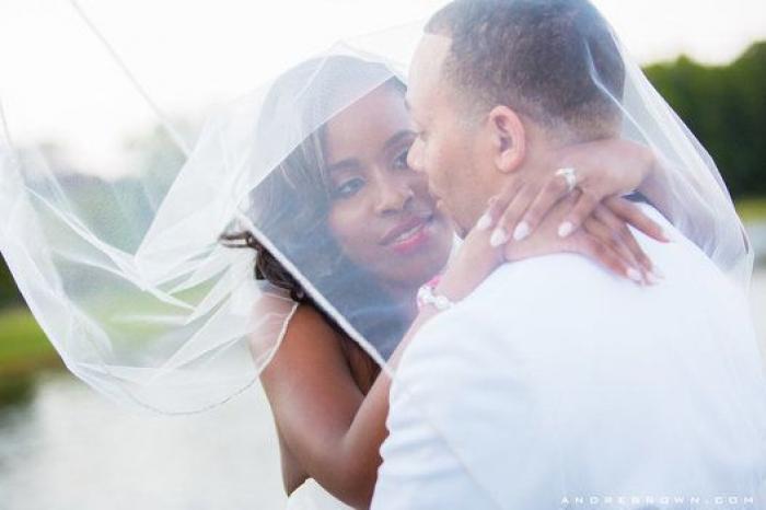 Lo que el viento se llevó no fue el amor: 23 fotos de boda con mucho aire