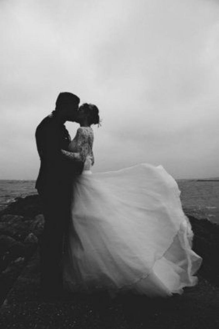 Lo que el viento se llevó no fue el amor: 23 fotos de boda con mucho aire