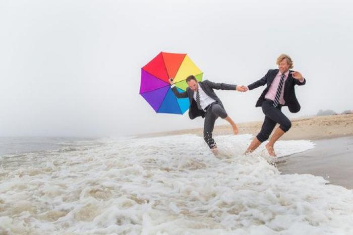 Lo que el viento se llevó no fue el amor: 23 fotos de boda con mucho aire