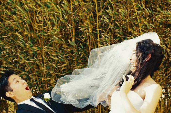 Lo que el viento se llevó no fue el amor: 23 fotos de boda con mucho aire