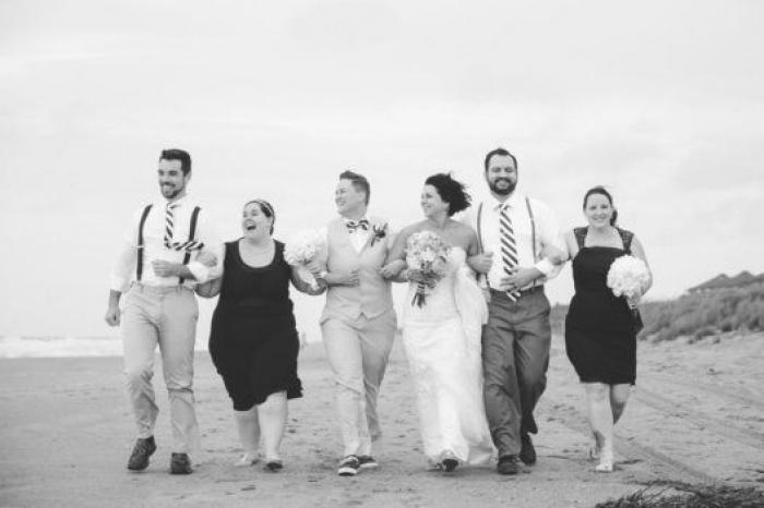 Lo que el viento se llevó no fue el amor: 23 fotos de boda con mucho aire
