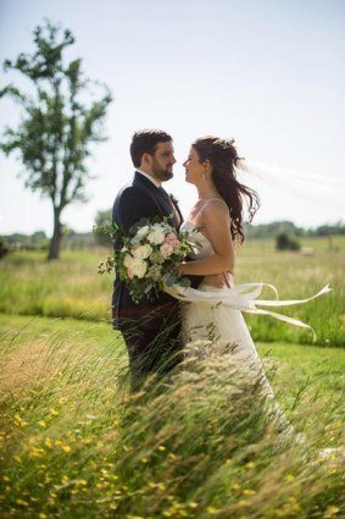 Lo que el viento se llevó no fue el amor: 23 fotos de boda con mucho aire
