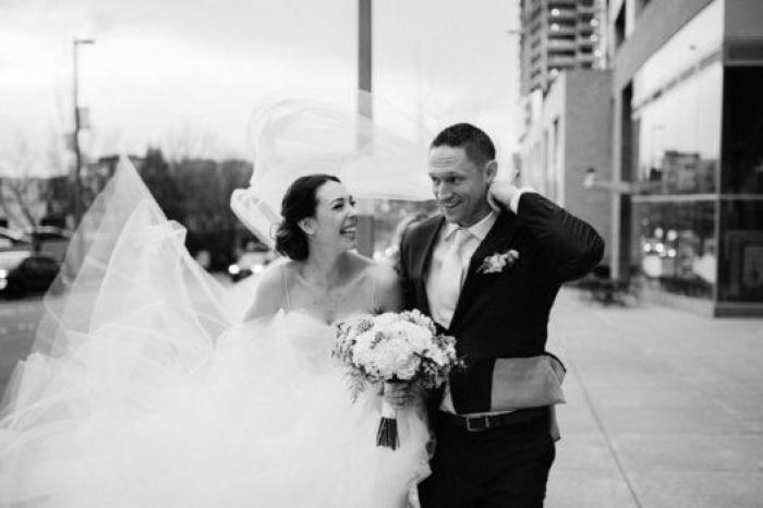 Lo que el viento se llevó no fue el amor: 23 fotos de boda con mucho aire