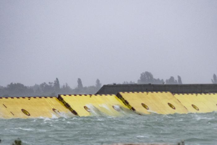 Día histórico en Venecia: el nuevo sistema de diques evita por primera vez que la ciudad se inunde por la marea