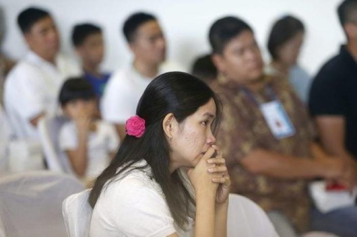 Las autoridades de Indonesia confirman que varios objetos encontrados en el mar son del avión siniestrado