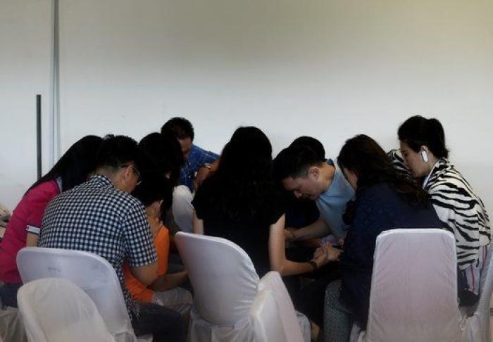 Las autoridades de Indonesia confirman que varios objetos encontrados en el mar son del avión siniestrado