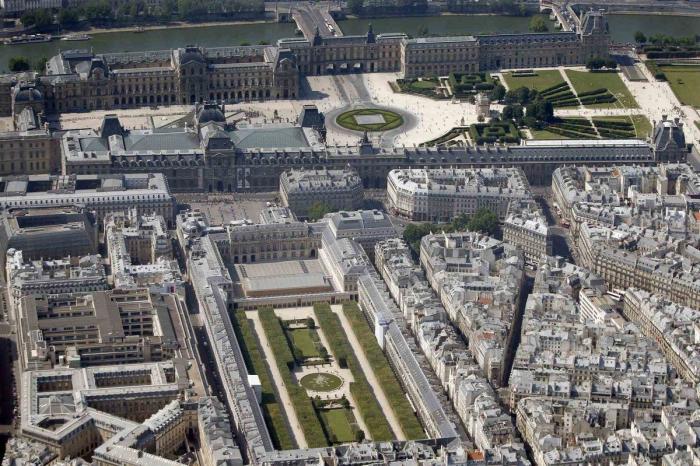 Los 'candados del amor' de París, a subasta para ayudar a los refugiados