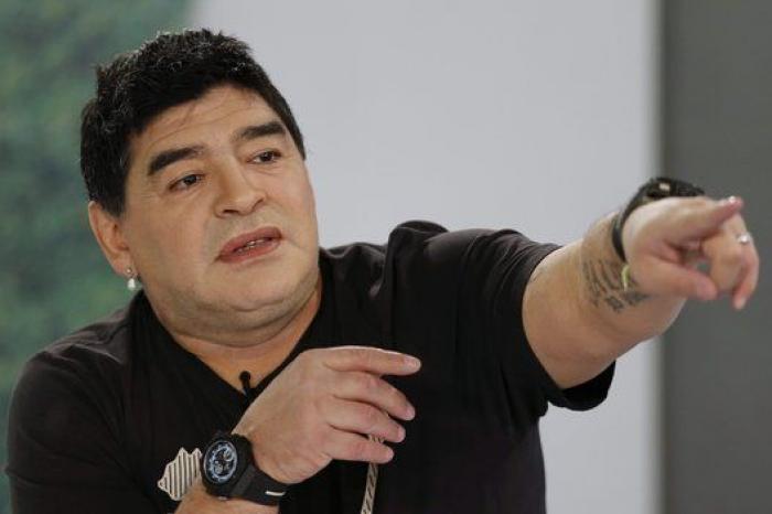 Maradona y Verón discuten en el Partido por la Paz del papa Francisco