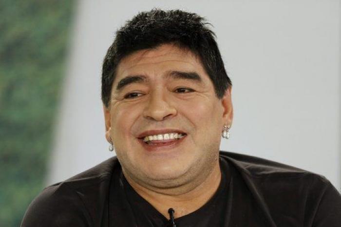 Maradona y Verón discuten en el Partido por la Paz del papa Francisco
