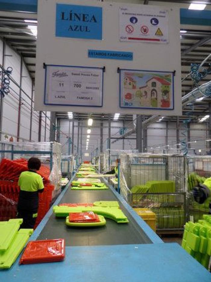 ¿Cómo se fabrican los juguetes que te traen los Reyes Magos? Una visita a la fábrica de Famosa