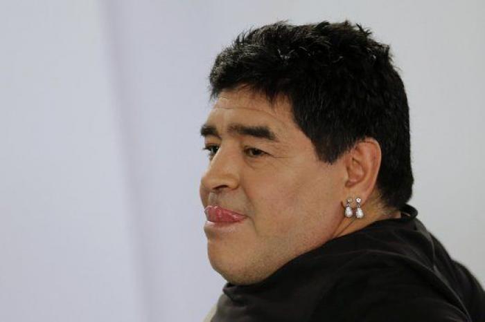Maradona y Verón discuten en el Partido por la Paz del papa Francisco
