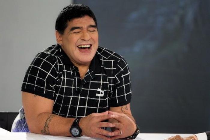 Maradona y Verón discuten en el Partido por la Paz del papa Francisco