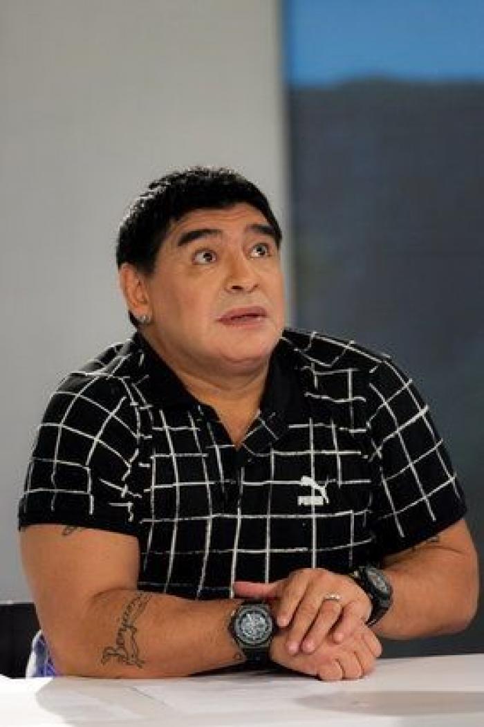 Maradona y Verón discuten en el Partido por la Paz del papa Francisco