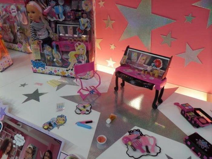 ¿Cómo se fabrican los juguetes que te traen los Reyes Magos? Una visita a la fábrica de Famosa