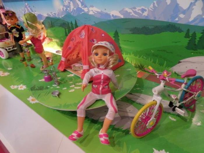 ¿Cómo se fabrican los juguetes que te traen los Reyes Magos? Una visita a la fábrica de Famosa