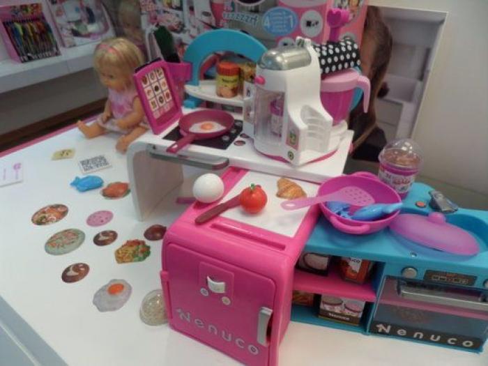 ¿Cómo se fabrican los juguetes que te traen los Reyes Magos? Una visita a la fábrica de Famosa