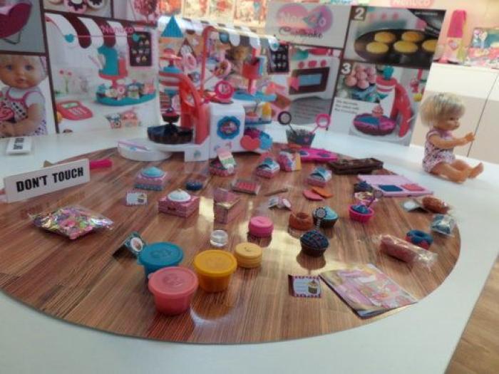 ¿Cómo se fabrican los juguetes que te traen los Reyes Magos? Una visita a la fábrica de Famosa