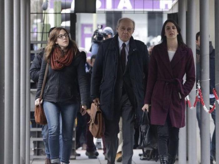 "La baba que produce mi asco": el 'zas' de Muñoz Molina a Hermann Tersch en defensa de Elvira Lindo