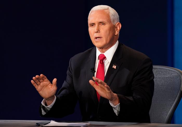 Una mosca en el pelo de Pence, la auténtica protagonista del debate vicepresidencial
