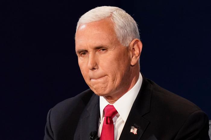 Una mosca en el pelo de Pence, la auténtica protagonista del debate vicepresidencial