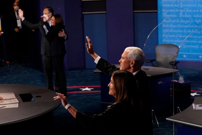 Una mosca en el pelo de Pence, la auténtica protagonista del debate vicepresidencial