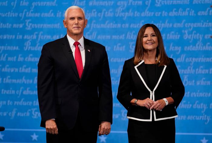Una mosca en el pelo de Pence, la auténtica protagonista del debate vicepresidencial