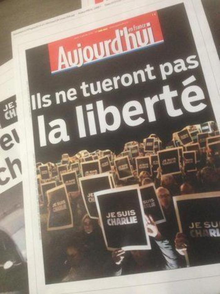 'Charlie Hebdo' caricaturiza a Erdogan en calzoncillos mientras levanta la túnica a una mujer musulmana