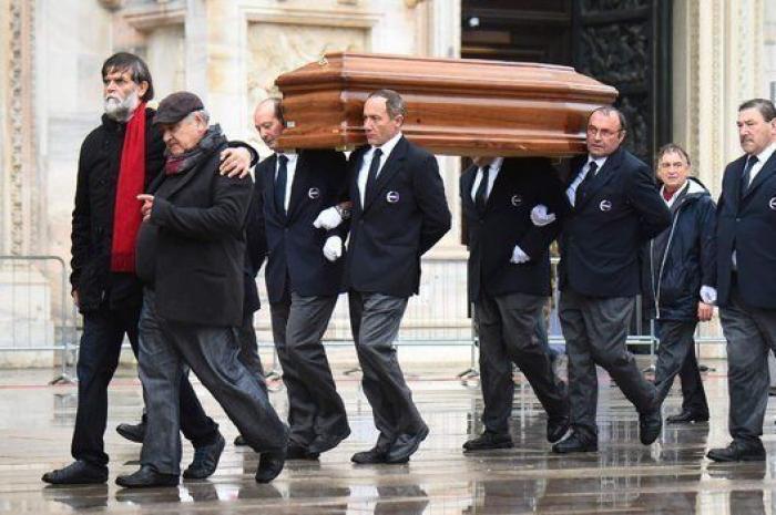 Multitudinario último adiós a Dario Fo en Milán (FOTOS)