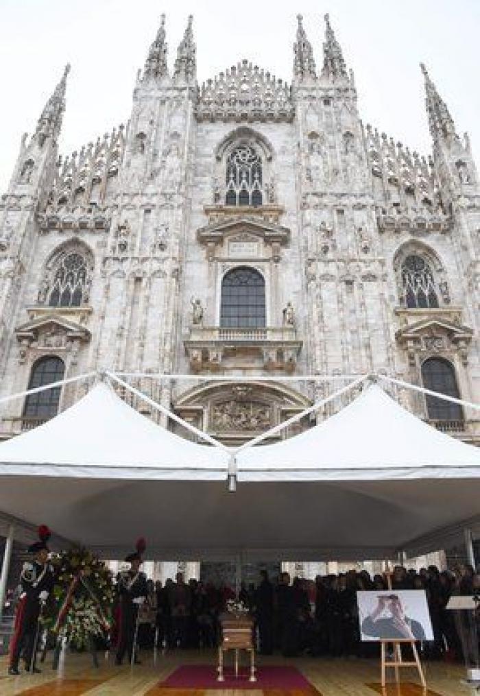 Multitudinario último adiós a Dario Fo en Milán (FOTOS)