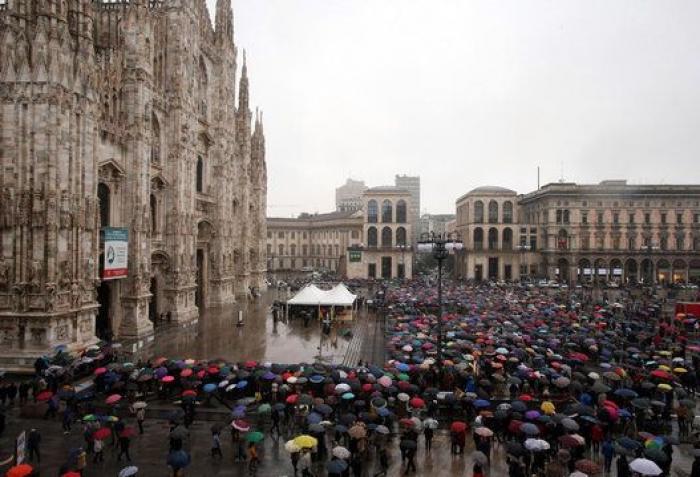 Multitudinario último adiós a Dario Fo en Milán (FOTOS)