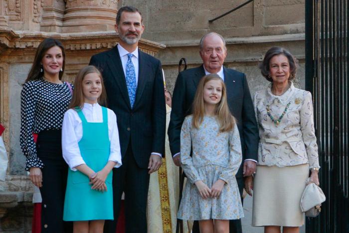 El rifirrafe entre la reina Letizia y doña Sofía por una foto a las infantas