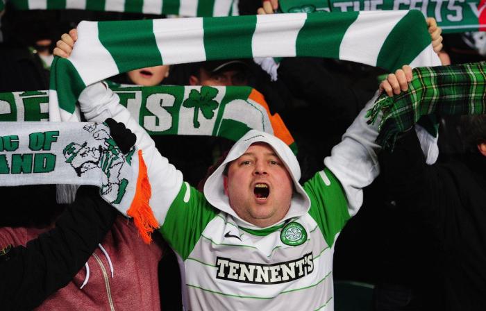 Los ultras del Legia de Varsovia la toman con un periodista de 'Jugones' en el centro de Madrid